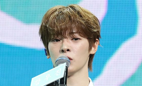 인사말 하는 플레어 유 강우진
