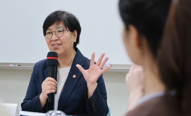 발언하는 정은경 장관
