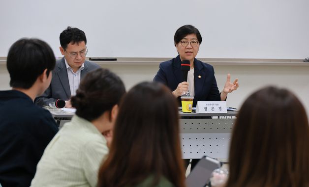 국민연금 청년세대 소통 간담회 주재하는 정은경 장관