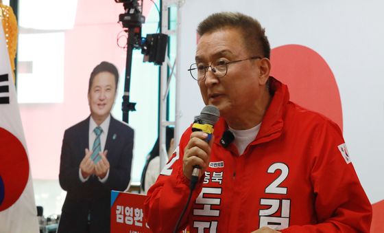 인사말하는 김영환 충북지사 후보