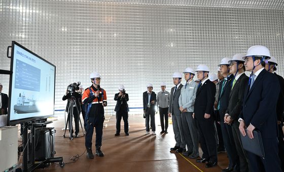 HD현대중공업 울산 조선소 방문한 이재명 대통령
