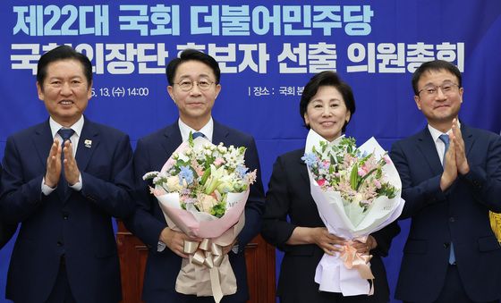 축하 박수 보내는 정청래·한병도