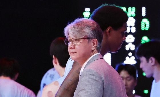 손창환 감독 '물러서지 않는다'