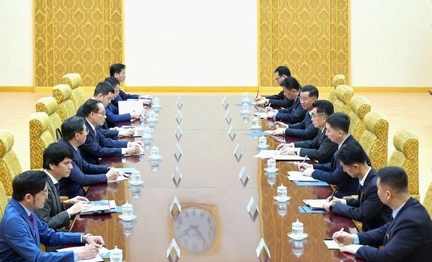 김성남 노동당 국제부장, 베트남 외무성 특사단 접견