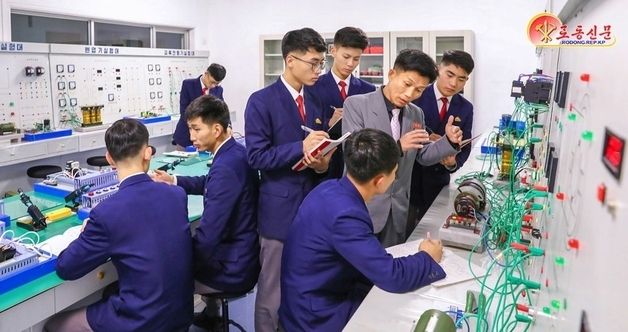 북한, 과학기술적 문제 해결 방식 강조