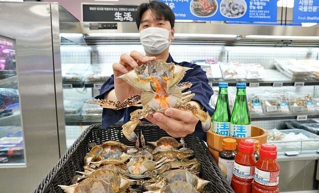 롯데마트, '알배기 암꽃게' 한정 판매