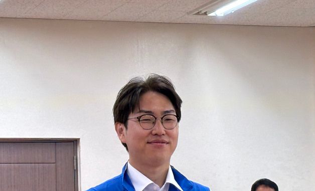 하정우 후보, 후보등록 서류접수 위해 부산북구 선관위 방문