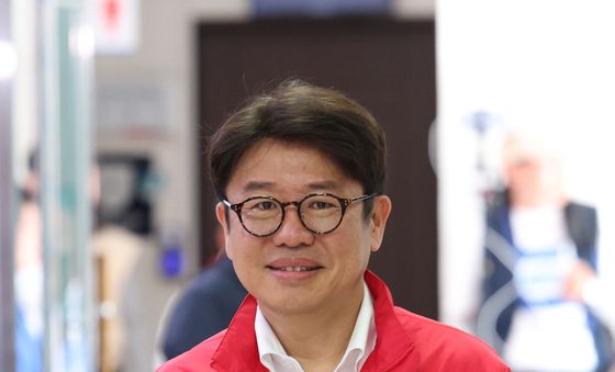 경기 평택을 후보자 등록하는 유의동 국민의힘 후보
