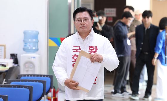 경기 평택을 후보자 등록하는 황교안 자유와혁신 후보