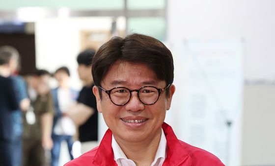 경기 평택을 후보자 등록하는 유의동 국민의힘 후보