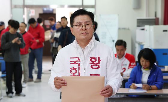 경기 평택을 후보자 등록하는 황교안 자유와혁신 후보