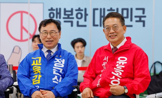 선관위에서 만난 정근식·윤호상 교육감 후보