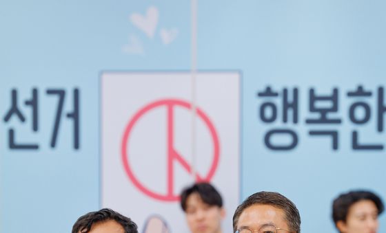 대화 나누는 정근식·윤호상
