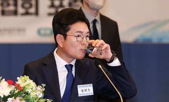 물 마시는 정원오 후보