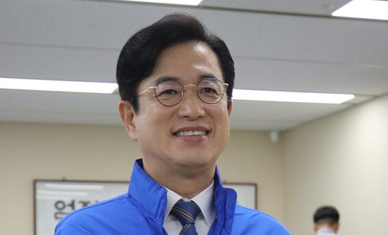 후보등록하는 허태정 대전시장 후보