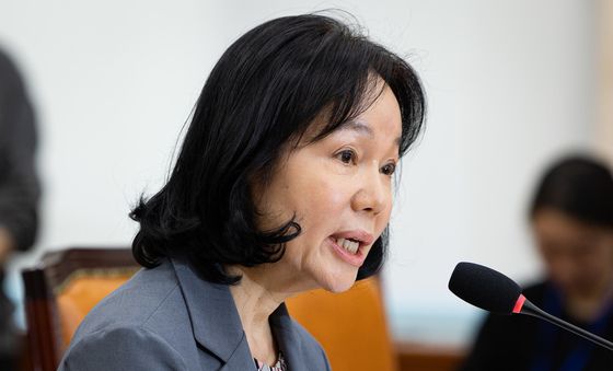 질의 답하는 송경희 개인정보보호위원장