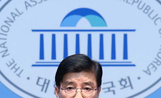 정원오 후보 의혹 관련 기자회견하는 이해식