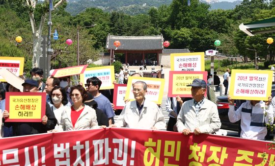 종묘 맞은편서 국가유산청 규탄 기자회견 하는 세운4구역 주민들