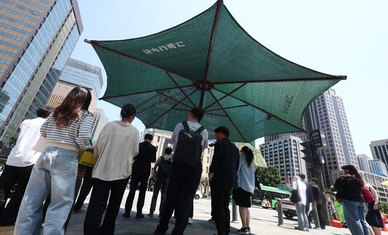 '서울 31도' 그늘막 인기