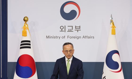 브리핑하는 박일 외교부 대변인