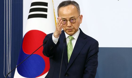 질문받는 박일 외교부 대변인