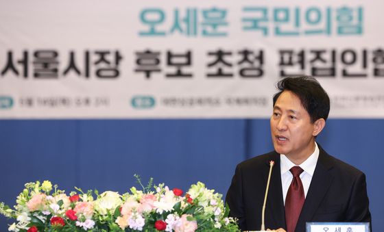 질의에 답하는 오세훈 서울시장 후보