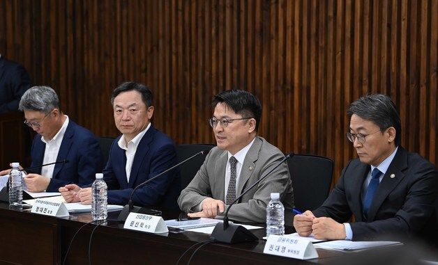 인사말하는 문신학 차관