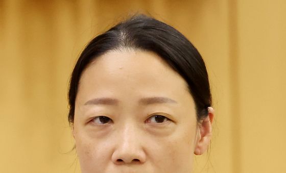 작품 설명하는 박지혜 연출가