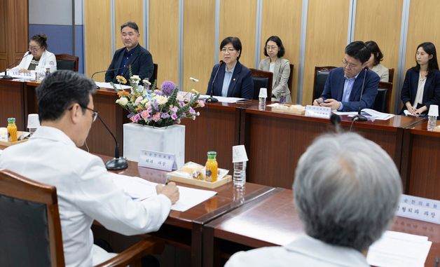 정은경 장관, 시니어의사 간담회