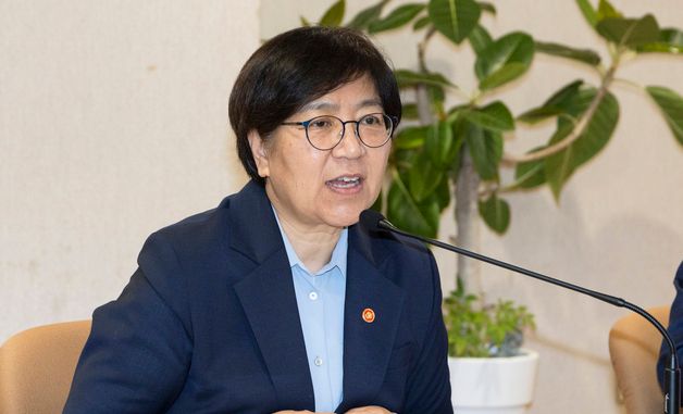 지역모자의료센터 간담회 발언하는 정은경 장관