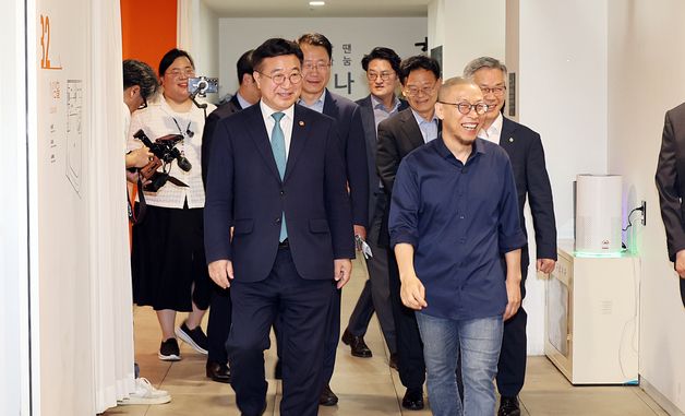 윤호중 행안부 장관, 사회연대경제 기반 우수 주거 모델 현장 방문