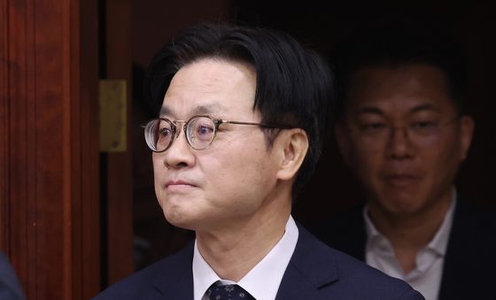 비상경제본부회의 참석하는 김정관 장관