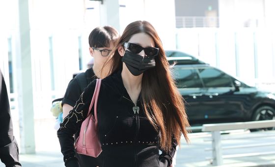 출국하는 장원영