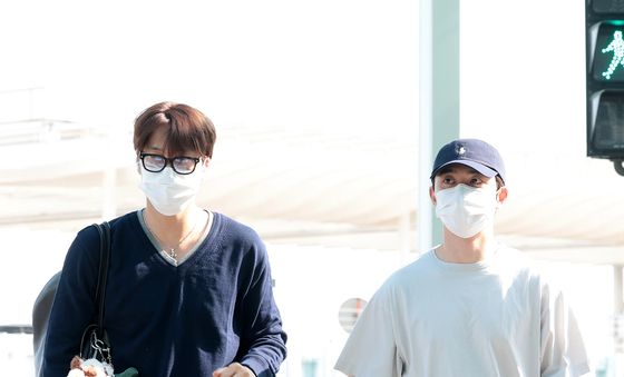 엑소 카이·디오, 출국