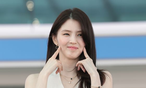 한소희, 볼 콕 여신