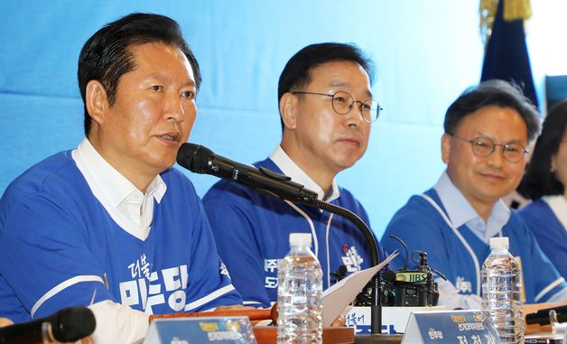 민주당 정청래 대표와 위성곤·김성범 후보