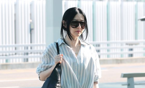 출국하는 이영애