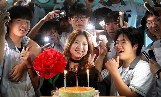 찰칵! '스승의 날' 기념 촬영