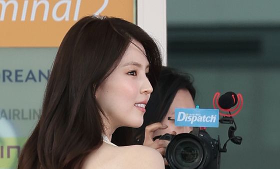 한소희, 가냘픈 어깨라인