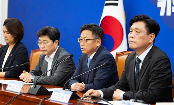 모두 발언하는 신창현 진보당 사무총장