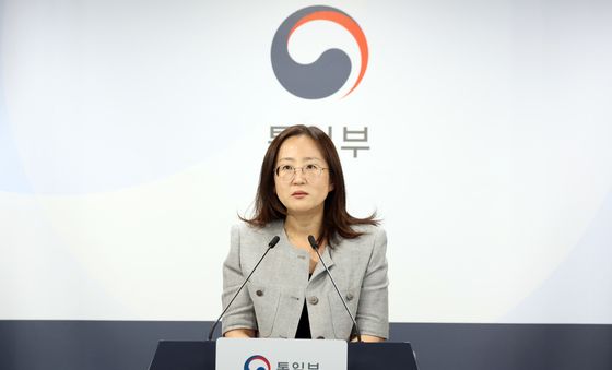 브리핑하는 장윤정 통일부 부대변