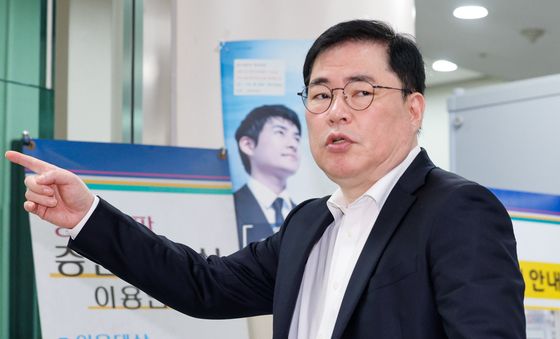 출소 후 첫 공판 출석하는 유동규
