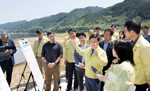 김성환 장관, 소양강댐 어류 폐사 현장 점검