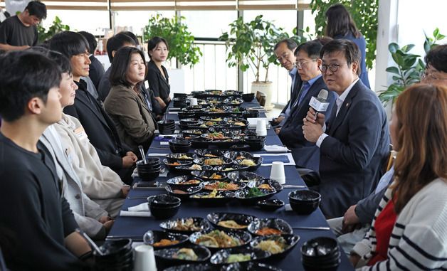 인사말하는 최휘영 장관