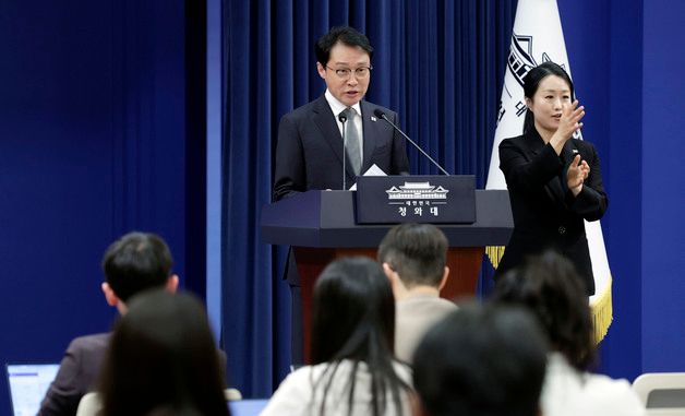 인사 발표하는 이규연 홍보소통수석