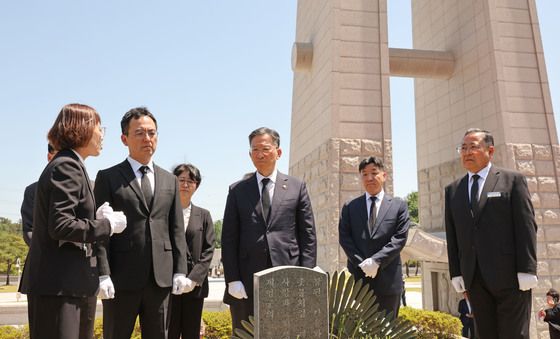 오월영령 앞 법무·검찰