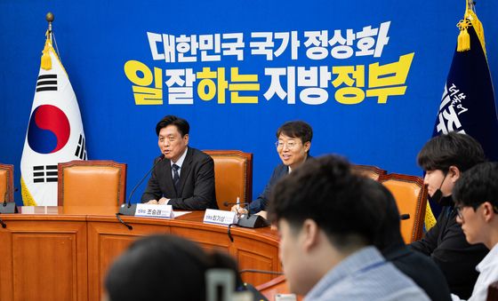 민주당 지방선거 로고송 등 공개하는 조승래 민주당 총괄선대본부장