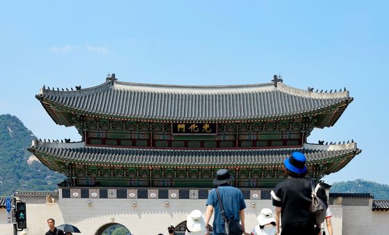 초여름 더위 찾아온 광화문광장