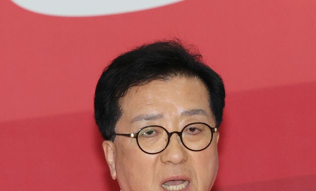 기자회견하는 조원휘 대전 유성구청장 후보