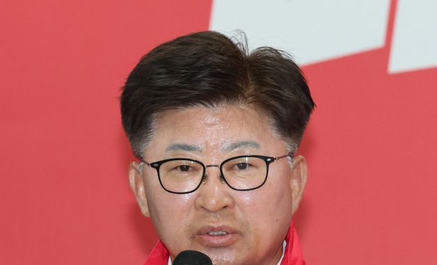 기자회견하는 쵱충규 대덕구청장 후보